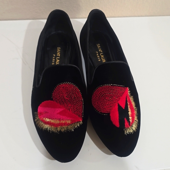 ❤️ SAINT LAURENT VELVET HEART LOAFER FLATS - Picture 3 of 15